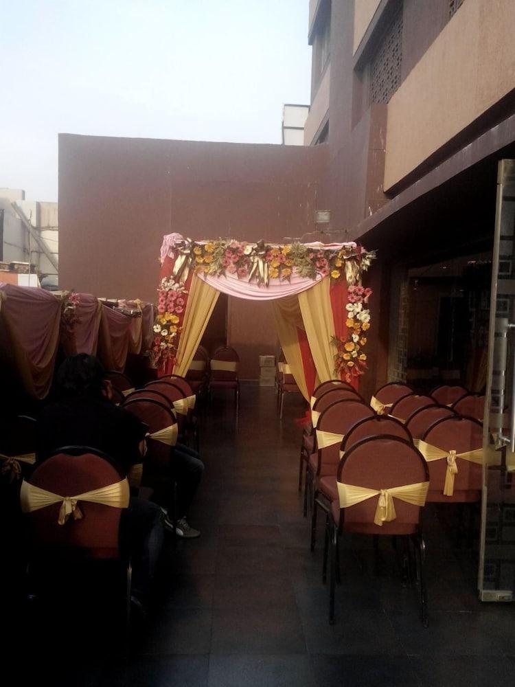 Caspia Hotel New Delhi Eksteriør bilde