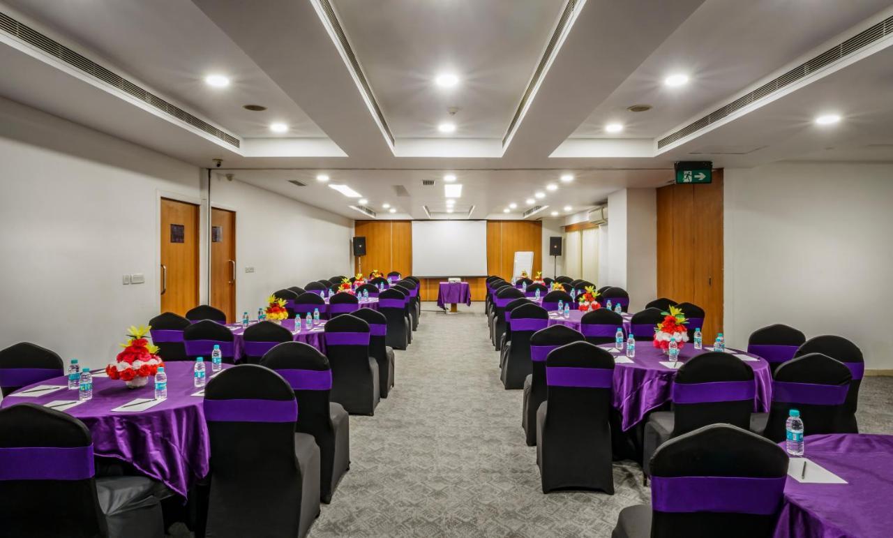 Caspia Hotel New Delhi Eksteriør bilde