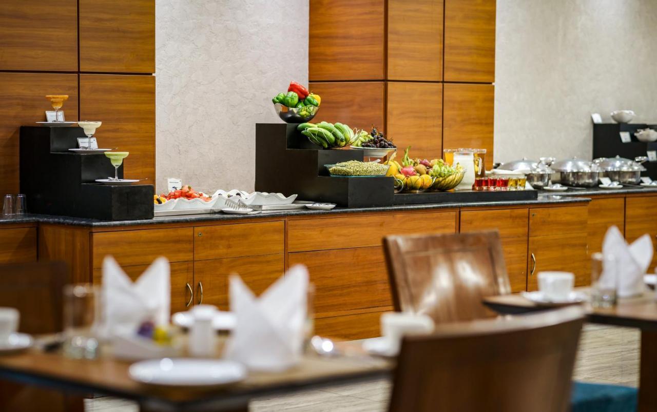 Caspia Hotel New Delhi Eksteriør bilde