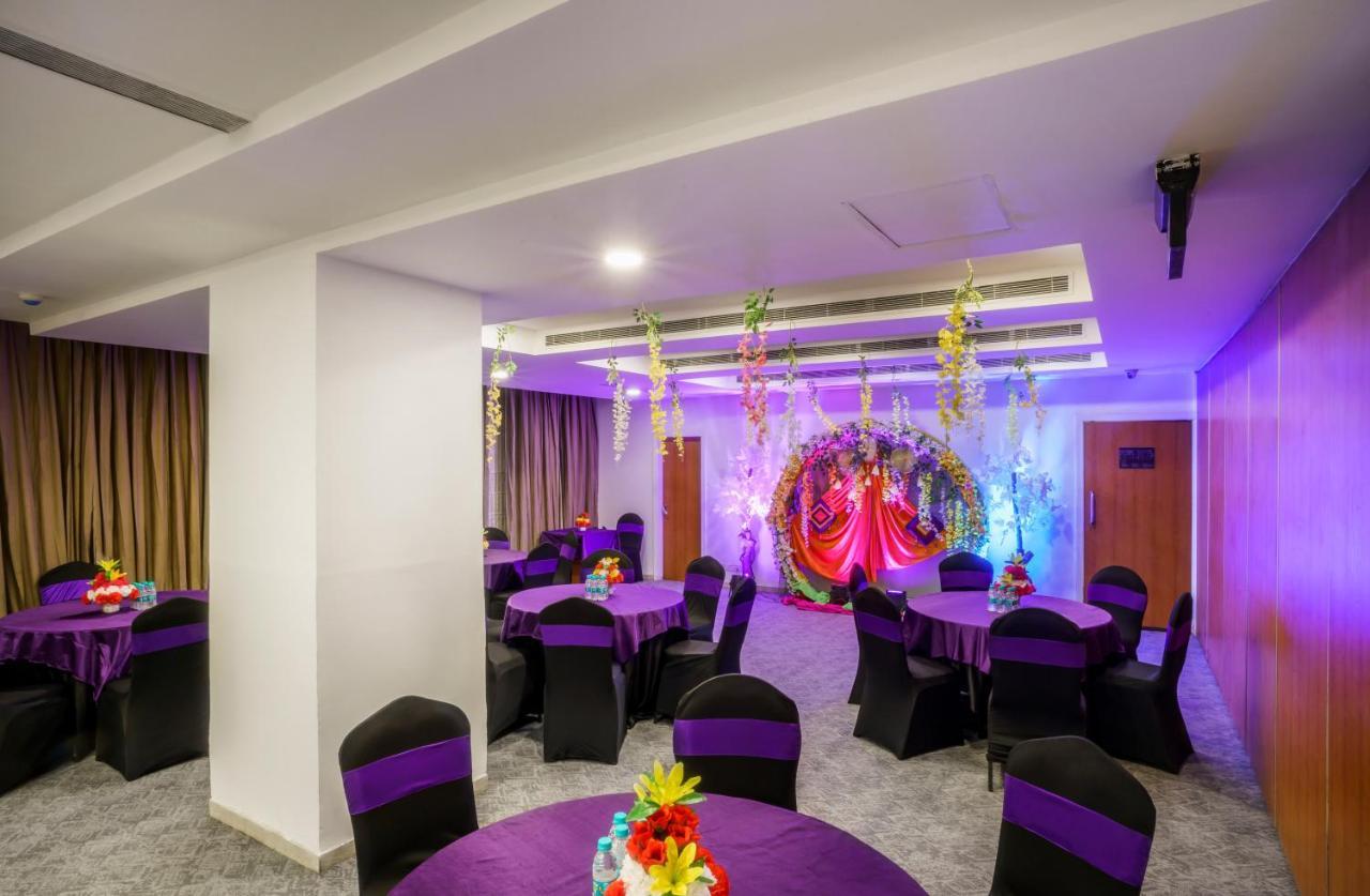 Caspia Hotel New Delhi Eksteriør bilde