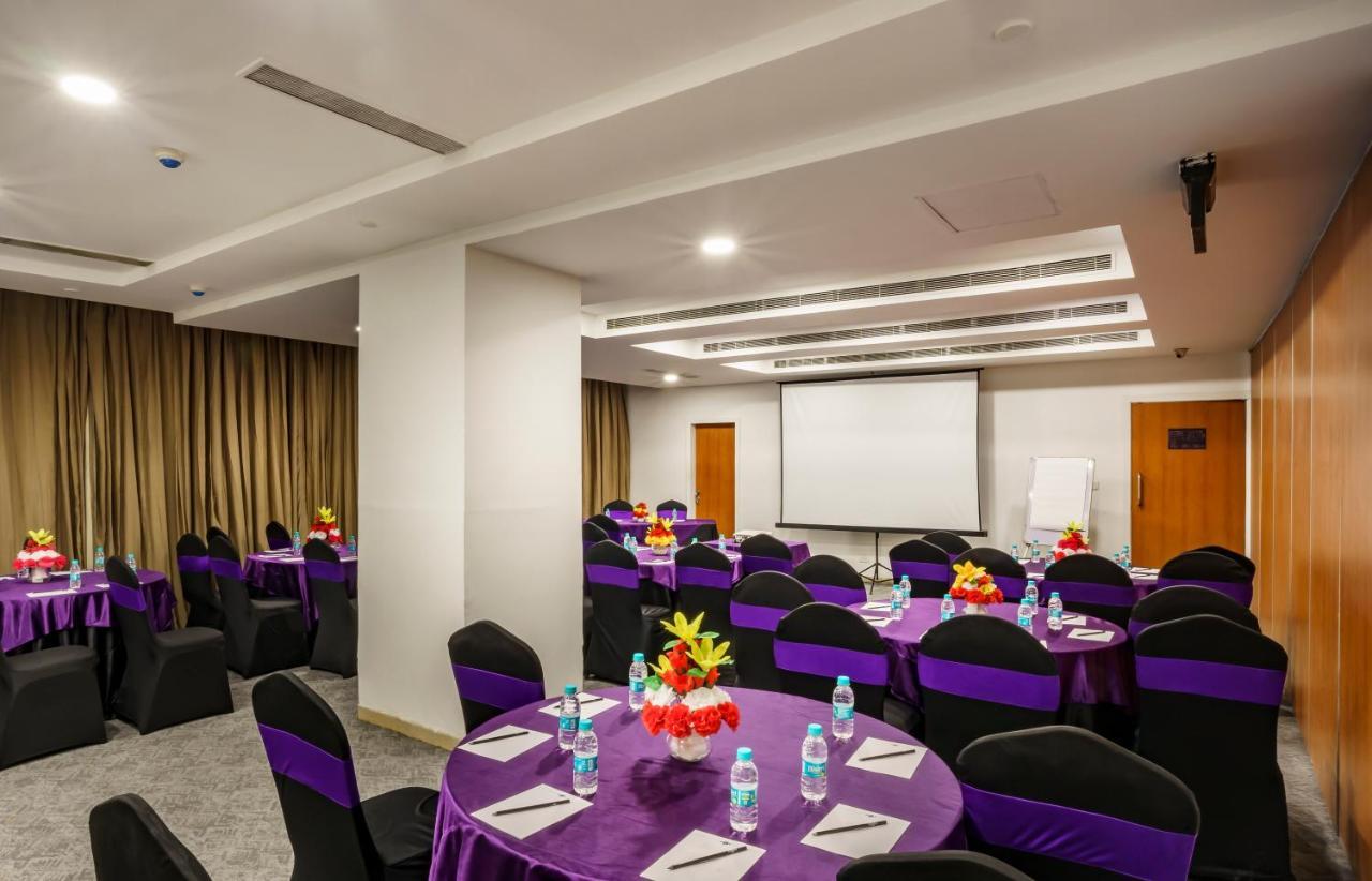 Caspia Hotel New Delhi Eksteriør bilde