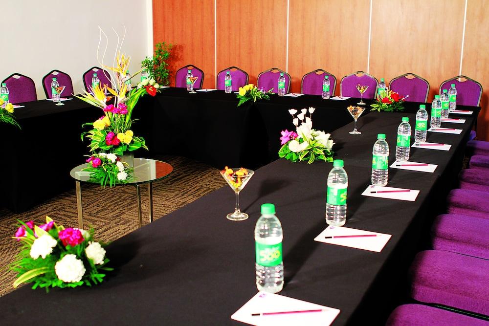 Caspia Hotel New Delhi Eksteriør bilde